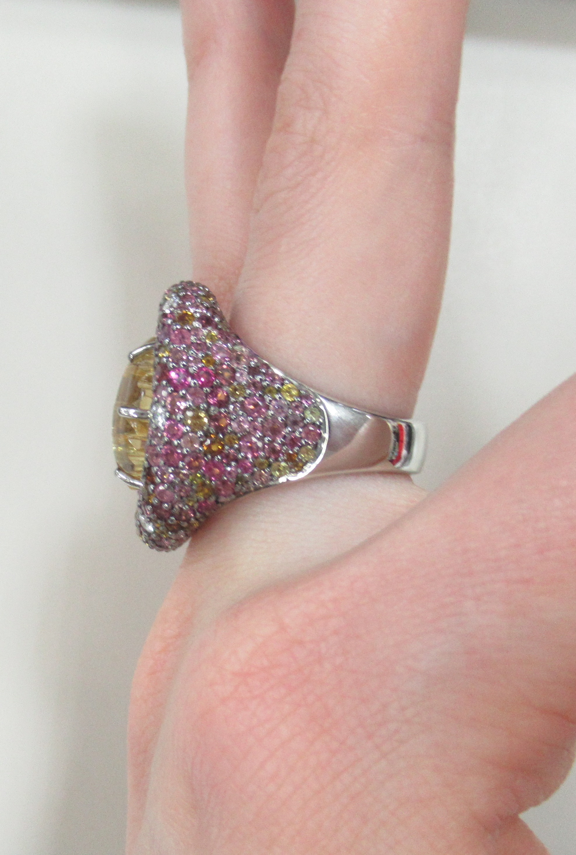 Кольцо из белого золота с цитрином